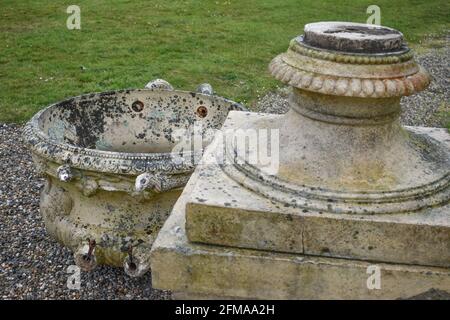 Bantry, West Cork, Irlande. Le 7 mai, UN enfant a grimpé sur le vase de Warwick au XIXe siècle et il est maintenant cassé en raison de cette famille Shelswell-White exhortant les parents à penser à leurs enfants lors de la visite de Bantry House Grounds, Brigitte Shelswell-White a déclaré dans un post Facebook que le vase est irremplaçable. Crédit : Bantry Media/Alamy Live News Banque D'Images