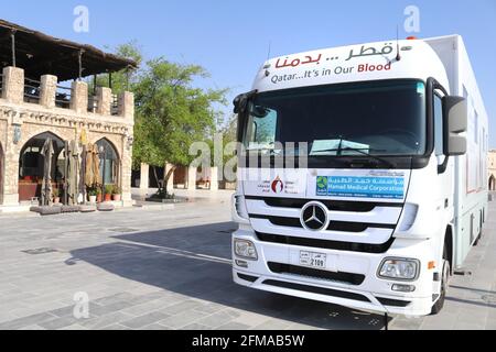 Une vue du chariot mobile de don de sang par Hamad Medical Corporation à Doha, Qatar Banque D'Images