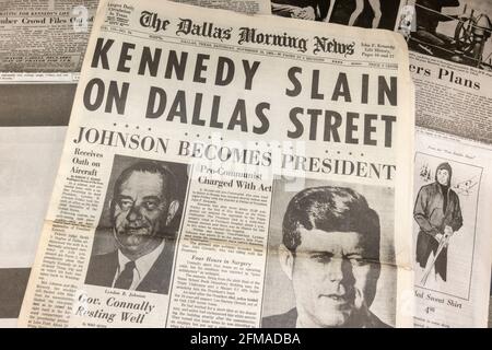 Première page du Dallas Morning News (réplique) le 23 novembre 1963 la déclaration nouvelle de l'assassinat de John F Kennedy le 22 nov. Banque D'Images