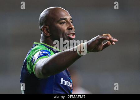 Leeds, Royaume-Uni. 07e mai 2021. Michael Lawrence (10) de Huddersfield Giants donne des instructions aux équipes à Leeds, au Royaume-Uni, le 5/7/2021. (Photo de Mark Cosgrove/News Images/Sipa USA) crédit: SIPA USA/Alay Live News Banque D'Images