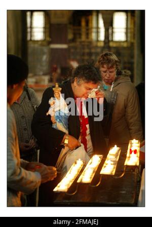 Messe pour le Pape malade à Westminster Cathederal à Londres.pic David Sandison 1/4/2005 Banque D'Images