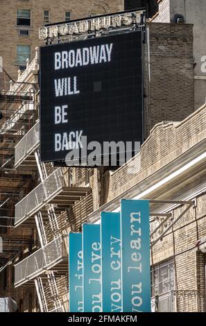 Le panneau lumineux au Broadhurst Theatre, Broadway sera de retour, vaut la peine d'attendre!, Times Square , NYC, USA Banque D'Images