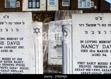 Tombes avec Star of David au cimetière juif de East Ham, East Ham, Londres, Royaume-Uni Banque D'Images