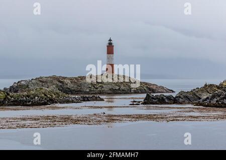 Le phare de Faro les Eclaieurs dans le canal Beagle sur la Tierra del Fuego, en Argentine Banque D'Images