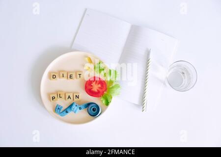 Repas. Concept de régime et de perte de poids. Vue de dessus. Pose à plat Banque D'Images