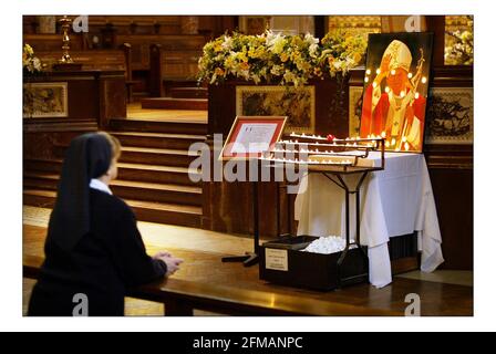 Messe pour le Pape malade à Westminster Cathederal à Londres.pic David Sandison 1/4/2005 Banque D'Images