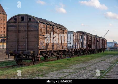 Allemagne, Saxe-Anhalt, Magdebourg, vieux wagons de marchandises en bois. Banque D'Images