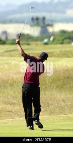 GOLF OUVERT ST ANDREWS 23/7/2000 4ÈME JOUR. WOODS BIRDIE SUR LE 4ÈME. PHOTO DAVID ASHDOWN. Banque D'Images