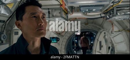 DATE DE SORTIE: 22 avril 2021 TITRE: Stopway STUDIO: Rainmaker films DIRECTEUR: Joe Penna PLOT: Une équipe de trois personnes en mission sur Mars fait face à un choix impossible quand un passager imprévu met en danger la vie de tous à bord. AVEC : DANIEL DAE KIM comme David Kim. (Credit image: © Rainmaker films/Entertainment Pictures) Banque D'Images