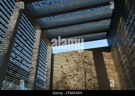 Berlin, Mémorial de la guerre de la Bundeswehr, Brozehülle, structure sous forme d'étiquettes d'identification des soldats Banque D'Images