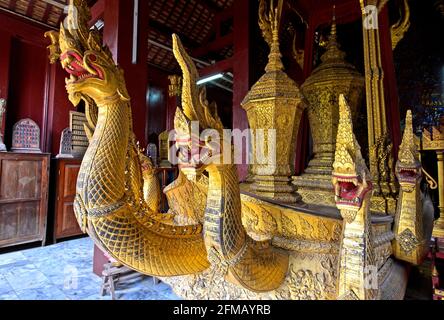 Chariot funéraire royal doré, Maison du Chariot funéraire royal, Temple Wat Xieng Thong, Luang Prabang, Laos Banque D'Images