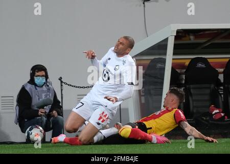 Objectif, hauts de France, France. 8 mai 2021. Avant de Lille BURAK YILMAZ en action pendant le championnat français de football Ligue 1 Uber Lille mange contre RC Lens au stade Felix Bolaert Delelis - Lens.Lille a gagné 3:0 et conserve la tête du championnat devant le PSG de NEYMAR Jr et KYLIAN MBAPPE crédit: Pierre Stevenin/ZUMA Wire/Alay Live News Banque D'Images