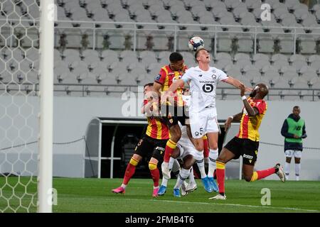 Objectif, hauts de France, France. 8 mai 2021. Le défenseur de Lille SVEN BOTMAN en action pendant le championnat français de football Ligue 1 Uber mange Lille contre RC Lens au stade Felix Bolaert Delelis - Lens.Lille a gagné 3:0 et conserve la tête du championnat devant le PSG de NEYMAR Jr et KYLIAN MBAPPE crédit: Pierre Stevenin/ZUMA Wire/Alay Live News Banque D'Images