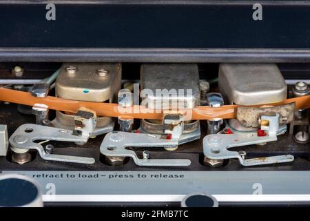 Magnétophone à bande série Ferrograph 7. Construit à la fin des années 1960-début des années 1970. Effacez, enregistrez et lisez les têtes à l'aide de tampons de pression. Banque D'Images