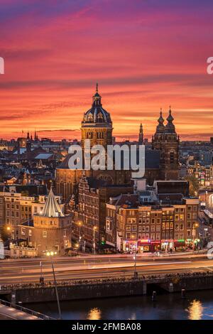 Horizon historique d'Amsterdam la nuit, pays-Bas Banque D'Images