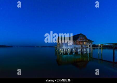 Heure bleue au bord du lac Banque D'Images