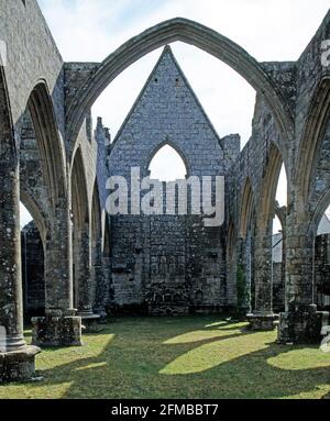 La chapelle catholique notre-Dame-du-Murier à Batz-sur-Mer, construite en 1496 dans le style gothique, a été gravement endommagée par un ouragan en 1819 et n'a pas été reconstruite par la suite. Les ruines romantiques du bâtiment ont été classées monument historique en 1862. Banque D'Images