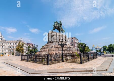 Kiev, Ukraine - 18 juin 2011: Monument de Bohdan Khmelnytsky, le Hetman des Cosaques ukrainiens Zaporozhhiens, sur la place Sofia à Kiev, Ukraine. Banque D'Images