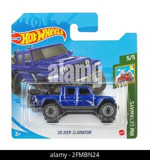 Ukraine, Kiev - avril 26. 2021: Jouet voiture modèle hw 20 gladiateur jeep. Hot Wheels est une échelle de voitures de jouets moulées par le fabricant américain de jouets Mattel en 1968. Fichier Banque D'Images