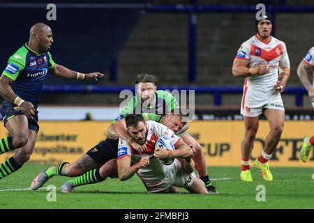 Leeds, Royaume-Uni. 07e mai 2021. Alex Walmsley (8) de St Helens est attaqué à Leeds, Royaume-Uni, le 5/7/2021. (Photo de Mark Cosgrove/News Images/Sipa USA) crédit: SIPA USA/Alay Live News Banque D'Images