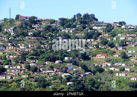 Pauvre colonie rurale sud-africaine à flanc de colline au KwaZulu Natal Banque D'Images