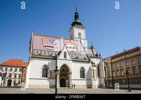 Zagreb, Croatie, Republika Hrvatska, Europe. Zagreb. Église Saint-Marc (Crkva sv. Marka), l'extérieur de l'église. Sur le toit, armoiries du Royaume de Triune de Croatie, de Slavonie et de Dalmatie (à gauche), et de la ville de Zagreb (à droite). Banque D'Images