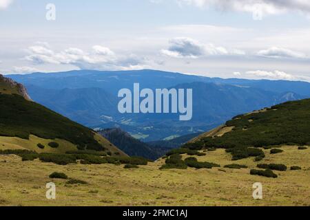 Panorama des montagnes alpines à Puchberg am Schneeberg, Niederösterreich, Autriche Banque D'Images