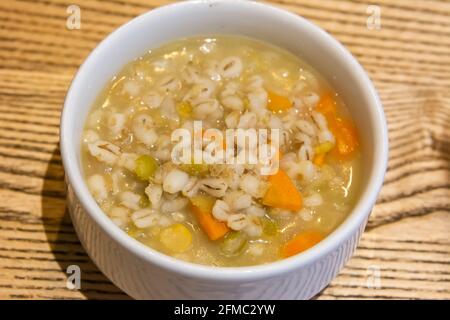 Assiette de soupe d'orge perlé en Écosse. Banque D'Images