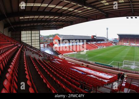 Barnsley, Royaume-Uni. 08 mai 2021. Vue générale du West Stand Oakwell à Barnsley, Royaume-Uni, le 5/8/2021. (Photo de Mark Cosgrove/News Images/Sipa USA) crédit: SIPA USA/Alay Live News Banque D'Images