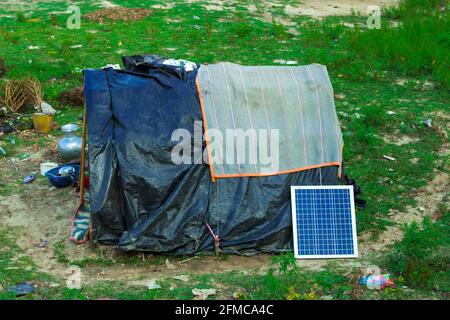 Les maisons en plastique sont faites par les pauvres pour la vie Banque D'Images