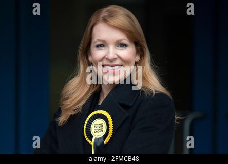 Le candidat du SNP pour Edinburgh Eastern, Ash Denham, arrive au comte pour les élections parlementaires écossaises au Ingliston Highland Centre, Édimbourg. Date de la photo: Samedi 8 mai 2021. Banque D'Images