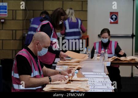 Kelso, Royaume-Uni. 08.Mai.2021. Élection du Parlement écossais 2021 Midlothian South, Tweeddale et Lauderdale circonscription Count, Kelso, Royaume-Uni. Le dépouillement a lieu au Border Events Center, Springwood Showground, Kelso le samedi 08 mai 2021 FAITS UTILES Midlothian South, Tweeddale et Lauderdale Total de l'électorat pour la circonscription - 65,033 nombre de bureaux de vote - 44 nombre de boîtes de vote - 154 des bureaux de vote plus des boîtes de vote postales absents (Procuration postale et postale) - 15,625 électeurs par procuration en personne - 187 * chiffres de l'électorat à 17 h 27 avril. Candidats Scottish Green Party - Do Banque D'Images