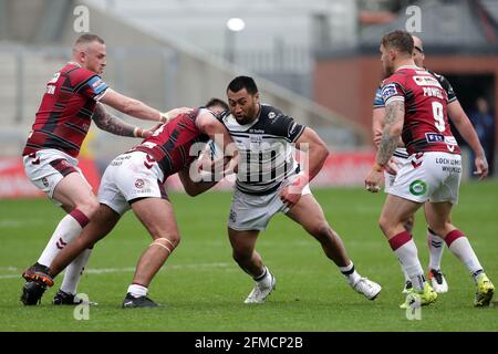 Ligi Sao (au centre) du FC Hull en action lors du quart de finale de la coupe du défi de Betfred au stade Emerald Headingley, à Leeds. Date de la photo: Samedi 8 mai 2021. Banque D'Images