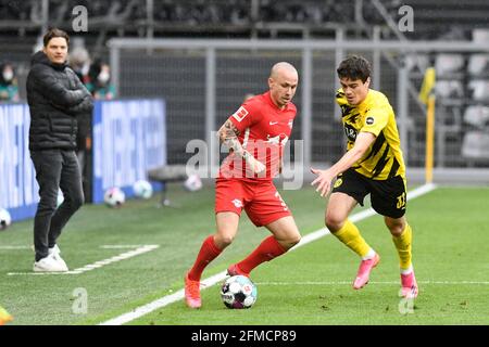 Dortmund, Allemagne. 08 mai 2021. Football: Bundesliga, Borussia Dortmund - RB Leipzig, Matchday 32 au Parc signal Iduna. L'entraîneur de Dortmund Edin Terzic (l-r), le défenseur de Leipzig Willi Orban et le milieu de terrain de Dortmund Reinier. NOTE IMPORTANTE: Conformément aux règlements de la DFL Deutsche Fußball Liga et de la DFB Deutscher Fußball-Bund, il est interdit d'utiliser ou d'avoir utilisé des photos prises dans le stade et/ou du match sous forme de séquences d'images et/ou de séries de photos de type vidéo. Credit: Bernd Thissen/dpa/Alay Live News Banque D'Images