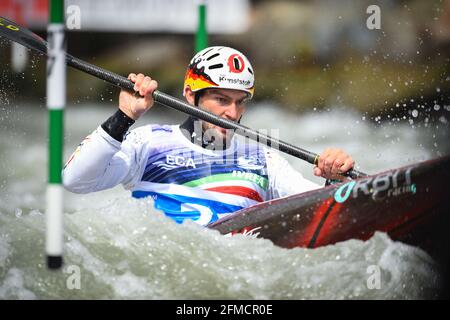 Ivrea, Turin, Italie. 8 mai 2021. Championnat d'Europe de canoë-slalom 2021 de l'ECA (et qualification olympique). Sur la photo Stefan HENGST (GER). Damiano Benedetto/ Alamy Live News Banque D'Images