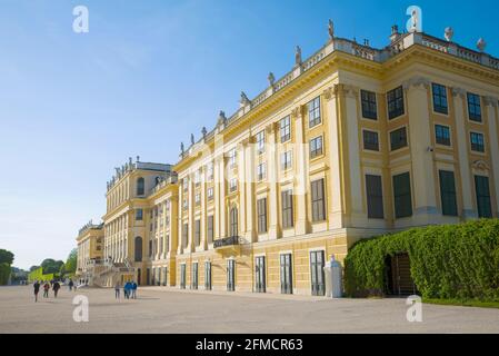 VIENNE, AUTRICHE - 27 AVRIL 2018 : au Palais de Schönbrunn par temps ensoleillé Banque D'Images