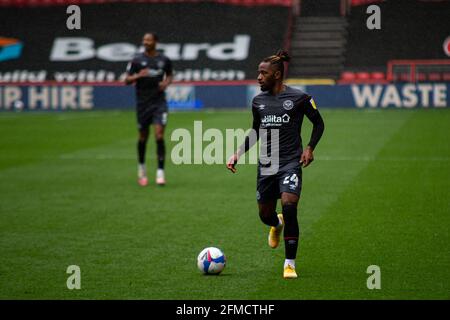 Bristol, Royaume-Uni. 08 mai 2021. Tariqe Fosu de Brentford en action EFL Skybet Championship Match, Bristol City et Brentford au stade Ashton Gate de Bristol, Avon, le samedi 8 mai 2021. Cette image ne peut être utilisée qu'à des fins éditoriales. Utilisation éditoriale uniquement, licence requise pour une utilisation commerciale. Aucune utilisation dans les Paris, les jeux ou les publications d'un seul club/ligue/joueur. photo de Lewis Mitchell/Andrew Orchard sports Photography/Alamy Live News crédit: Andrew Orchard sports Photography/Alamy Live News Banque D'Images