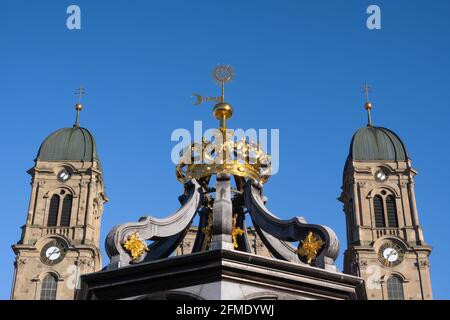 Einsiedeln, Suisse - 25 novembre 2020 : l'abbaye bénédictine d'Einsiedeln, avec sa puissante basilique, est le principal centre de pèlerinage catholique du Sud-Ouest Banque D'Images