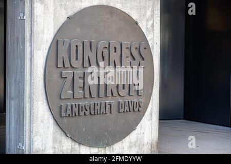 Davos, Suisse - 17 juillet 2020: Centre des congrès de Davos où se tient le prestigieux Forum économique mondial. Banque D'Images