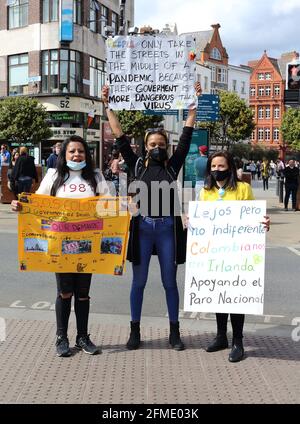 Manifestants sur Grafton Street à Dublin. Protester contre le traitement des problèmes par les gouvernements colombiens à l'intérieur du pays. Banque D'Images