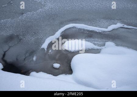 Chapfensee, Suisse - 30 décembre 2020 : le lac gelé Chapfensee près de Mels dans le canton suisse de St.Gall Banque D'Images