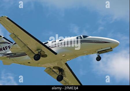 Cessna Citation Mustang atterrissage à l'aéroport de Lexington Bluegrass à Lexington Kentucky Banque D'Images