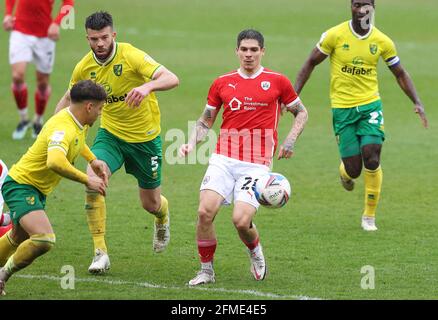 Barnsley, Angleterre, le 8 mai 2021. Dominik Frieser de Barnsley lors du match de championnat Sky Bet à Oakwell, Barnsley. Le crédit photo doit être lu : John Clifton / Sportimage Banque D'Images