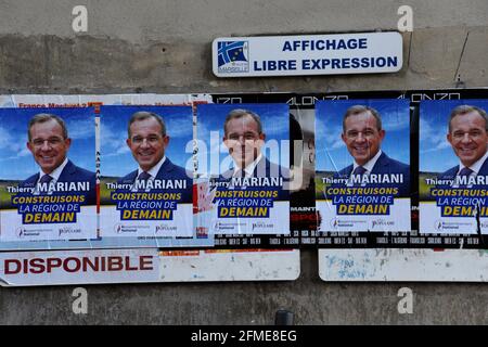 Marseille, France. 08 mai 2021. Des affiches de Thierry Mariani sont exposées.Thierry Mariani est le candidat du parti d'extrême droite "rassemblement national" (RN) aux élections régionales en Provence-Alpes-Côte d'Azur. (Photo de Gerard Bottino/SOPA images/Sipa USA) crédit: SIPA USA/Alay Live News Banque D'Images