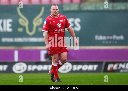 Llanelli, Royaume-Uni. 8 mai 2021. Le sweat à capuche Scarlets Ken Owens lors du match de rugby Scarlets v Ospreys PRO14 Rainbow Cup. Crédit : Gruffydd Thomas/Alay Live News Banque D'Images