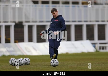 HARTLEPOOL, ROYAUME-UNI. 8 MAI Tony Sweeney l'entraîneur adjoint de Hartlepool pendant le match de la Ligue nationale de Vanarama entre Hartlepool United et Maidenhead United à Victoria Park, Hartlepool le samedi 8 mai 2021. (Credit: Mark Fletcher | MI News) Credit: MI News & Sport /Alay Live News Banque D'Images