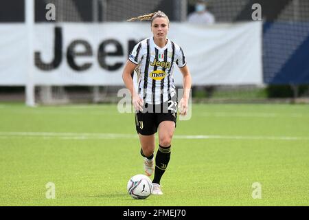 Vinovo, Italie. 08 mai 2021. Cecilia Salvai de Juventus FC en action pendant la série des femmes UN match de football entre Juventus FC et SSD Napoli. Juventus FC a remporté 2-0 victoires sur SSD Napoli. Credit: Nicolò Campo/Alay Live News Banque D'Images