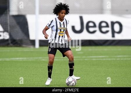 Vinovo, Italie. 08 mai 2021. Sara Gama de Juventus FC en action pendant la série des femmes UN match de football entre Juventus FC et SSD Napoli. Juventus FC a remporté 2-0 victoires sur SSD Napoli. Credit: Nicolò Campo/Alay Live News Banque D'Images