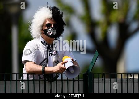 Vinovo, Italie. 08 mai 2021. Un fan de Juventus FC à l'extérieur du Centre Juventus participe au match de football féminin entre Juventus FC et SSD Napoli. Juventus FC a remporté 2-0 victoires sur SSD Napoli. Credit: Nicolò Campo/Alay Live News Banque D'Images