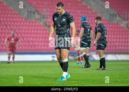 Llanelli, pays de Galles. 8 mai 2021. Owen Watkin, d'Ospreys, lors du match de la coupe Guinness PRO14 Rainbow entre Scarlets et Ospreys au parc y Scarlets à Llanelli, pays de Galles, Royaume-Uni, le 8 mai 2021. Les stades sportifs du Royaume-Uni restent soumis à des restrictions strictes en raison de la pandémie du coronavirus, car les lois de distanciation sociale du gouvernement interdisent aux fans à l'intérieur des lieux, ce qui entraîne des matchs à huis clos. Crédit : Duncan Thomas/Majestic Media/Alay Live News. Banque D'Images